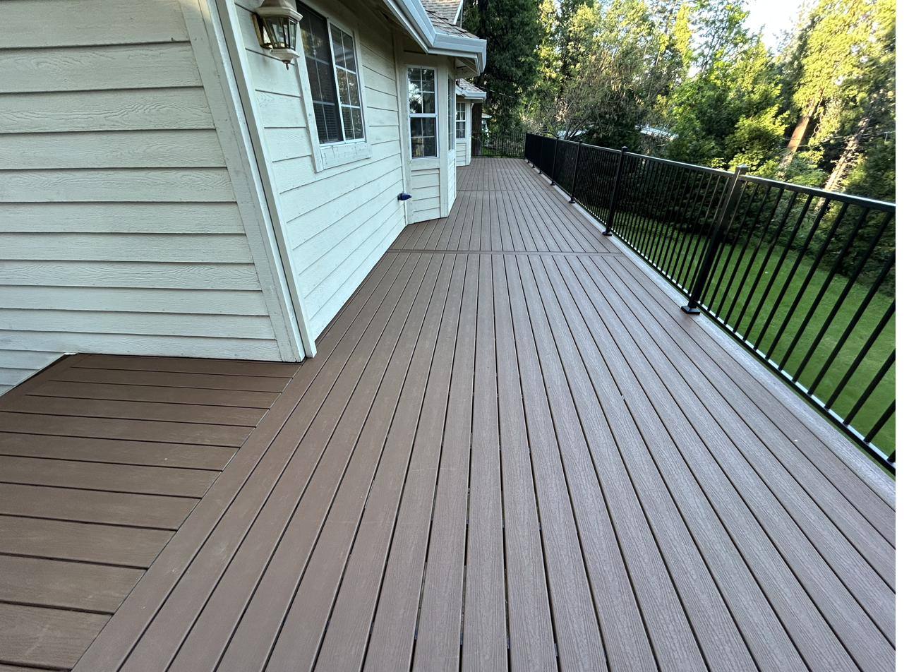 Composite deck built by SER-GO Builders